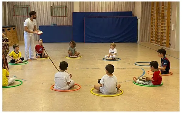 Capoeira barngrupp tränar i Göteborg